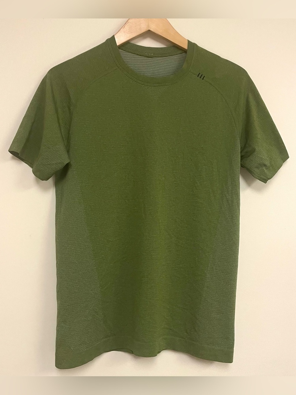 Lululemon Shirt Mens Small Stretch Your Head Vent Tech Performance Crew Green